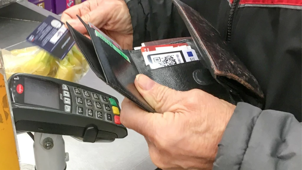 Płacisz w sklepie kartą? Zanim zapłacisz spójrz na terminal