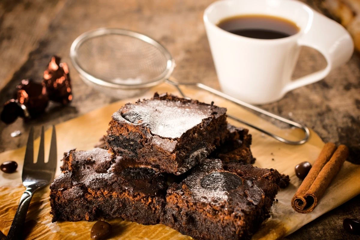 Pyszne, wilgotne brownie to idealny dodatek do popołudniowej kawy