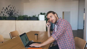 Pokolenie Z wydaje więcej pieniędzy, niż ich ma. Niepokojących ustaleń jest jednak więcej