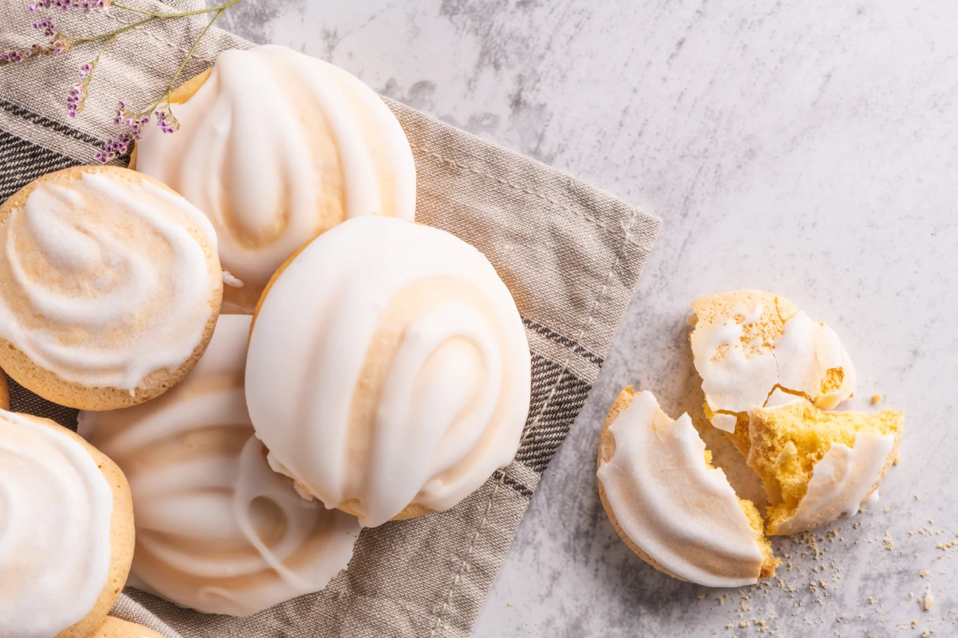 Ciasteczka cytrynowe to klasyczny domowy wypiek. Jak je przygotować? Ciasteczka cytrynowe to klasyczny domowy wypiek. Jak je przygotować?