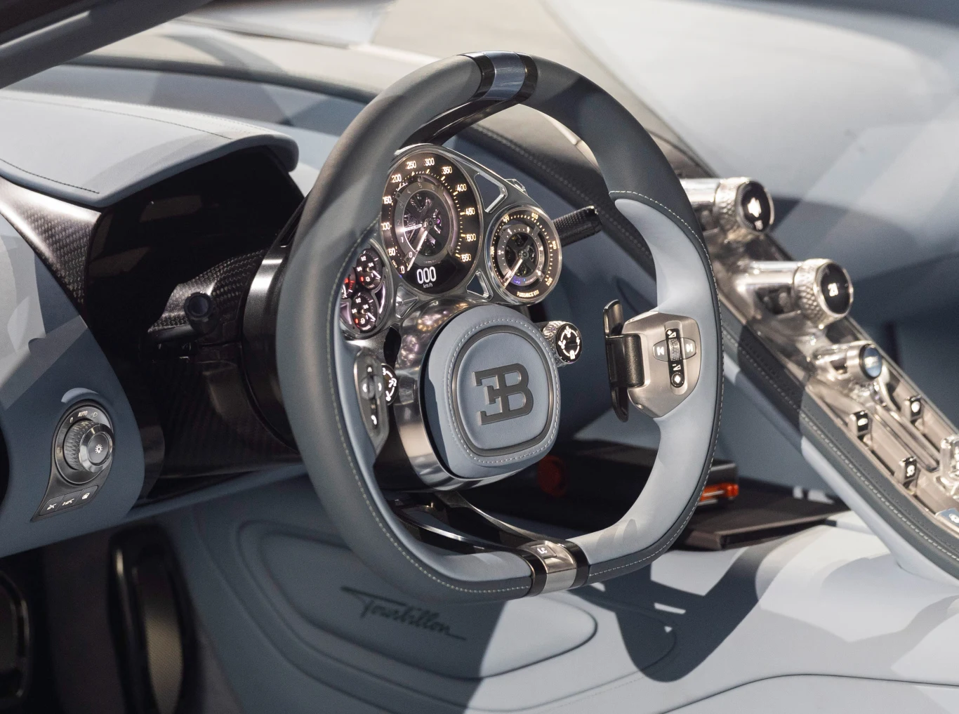 Tak prezentują się zegary Bugatti Tourbillon.