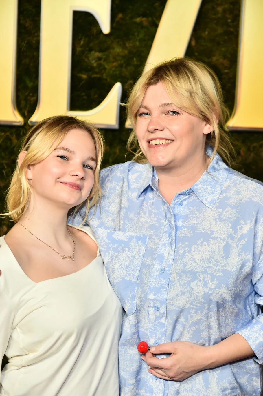 Ania Dąbrowska ze swoją 12-letnią córką na premierze filmu "Śnieżka"