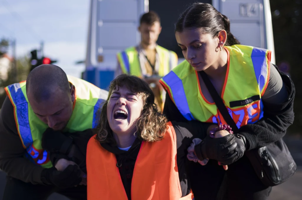 Podczas demonstracji aktywistów w Berlinie ok. dwa lata temu policja brutalnie rozprawiła się z demonstrantami Podczas demonstracji aktywistów w Berlinie ok. dwa lata temu policja brutalnie rozprawiła się z demonstrantami
