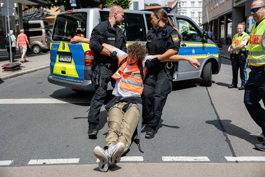 Podczas demonstracji aktywistów w Berlinie ok. dwa lata temu policja brutalnie rozprawiła się z demonstrantami