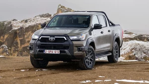 Toyota Hilux po raz pierwszy z takim napędem. To diesel i hybryda w jednym 