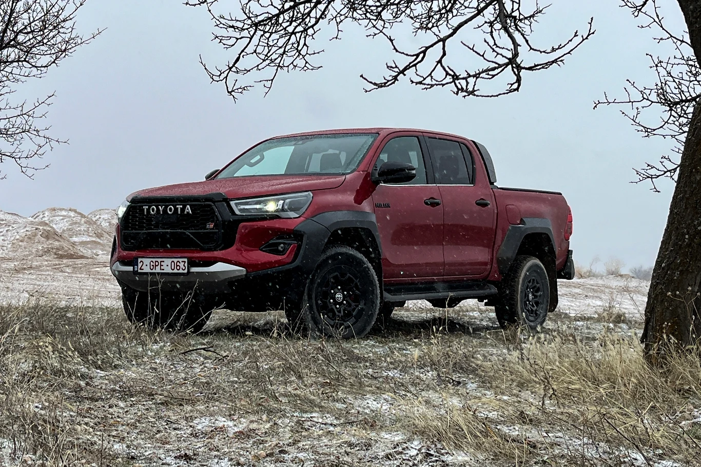 Hilux GR Sport II robi świetne wrażenie i dostarcza prawdziwie rajdowych emocji