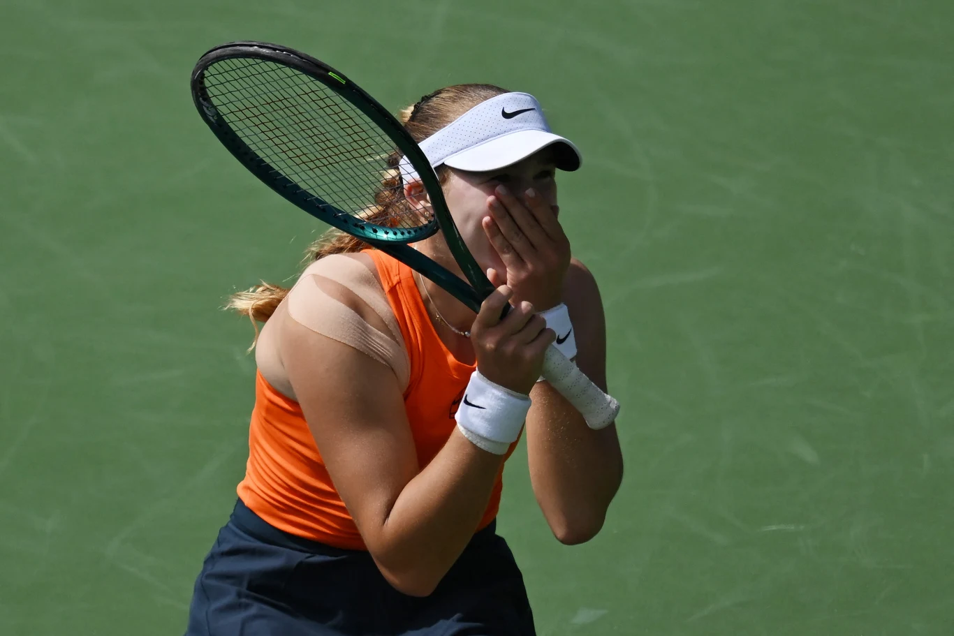 Mirra Andriejewa ciesząca się ze zdobycia tytułu podczas WTA 1000 w Indian Wells