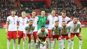 Wygrana, która boli. Kibice wściekli, nie oszczędzili polskich piłkarzy