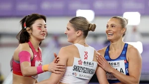 Pia Skrzyszowska zbierała gratulacje po swoim biegu w półfinale HMŚ