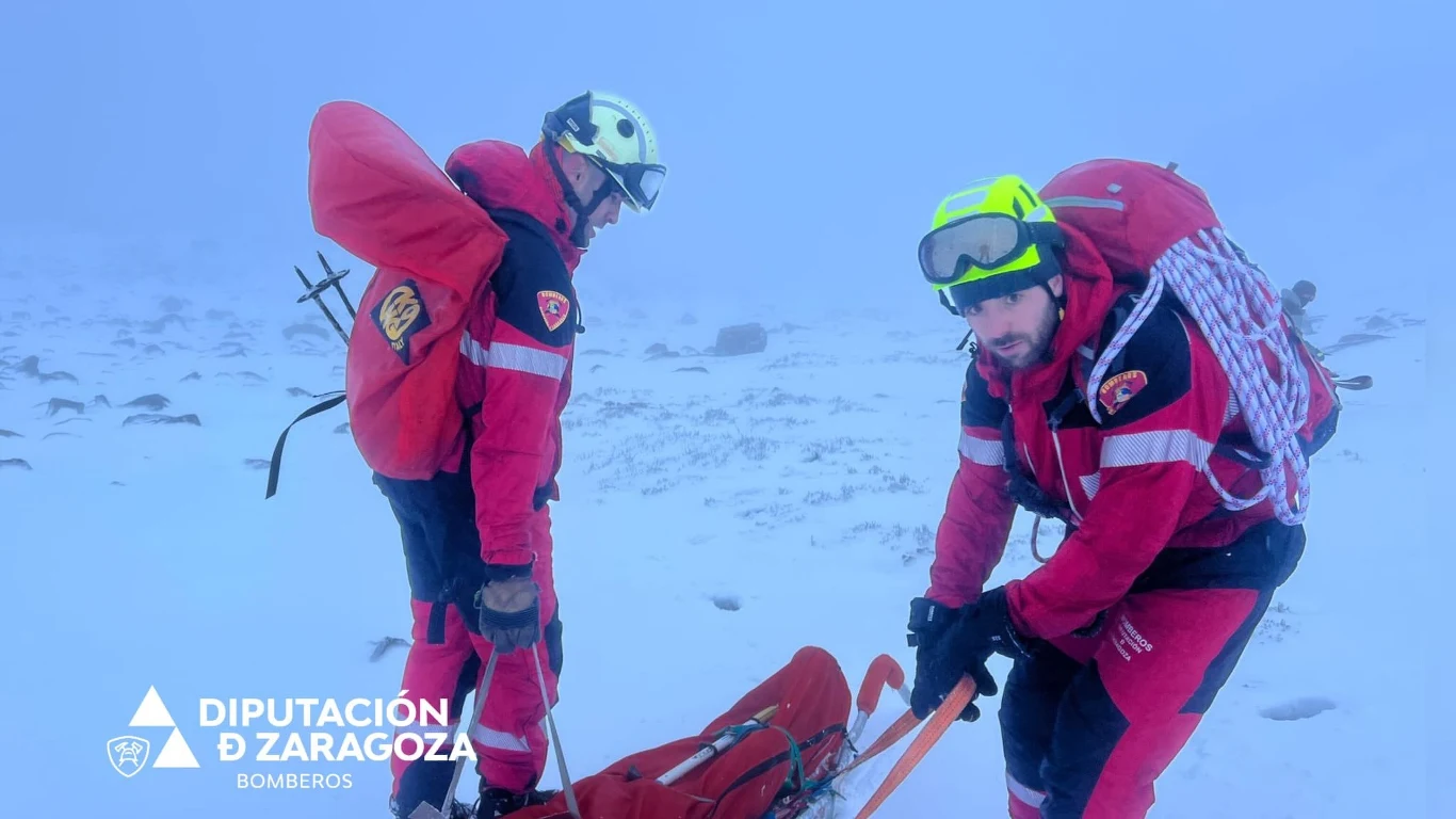 Ratownicy z Diputación de Zaragoza ruszyli na pomoc alpinistom Ratownicy z Diputación de Zaragoza ruszyli na pomoc alpinistom