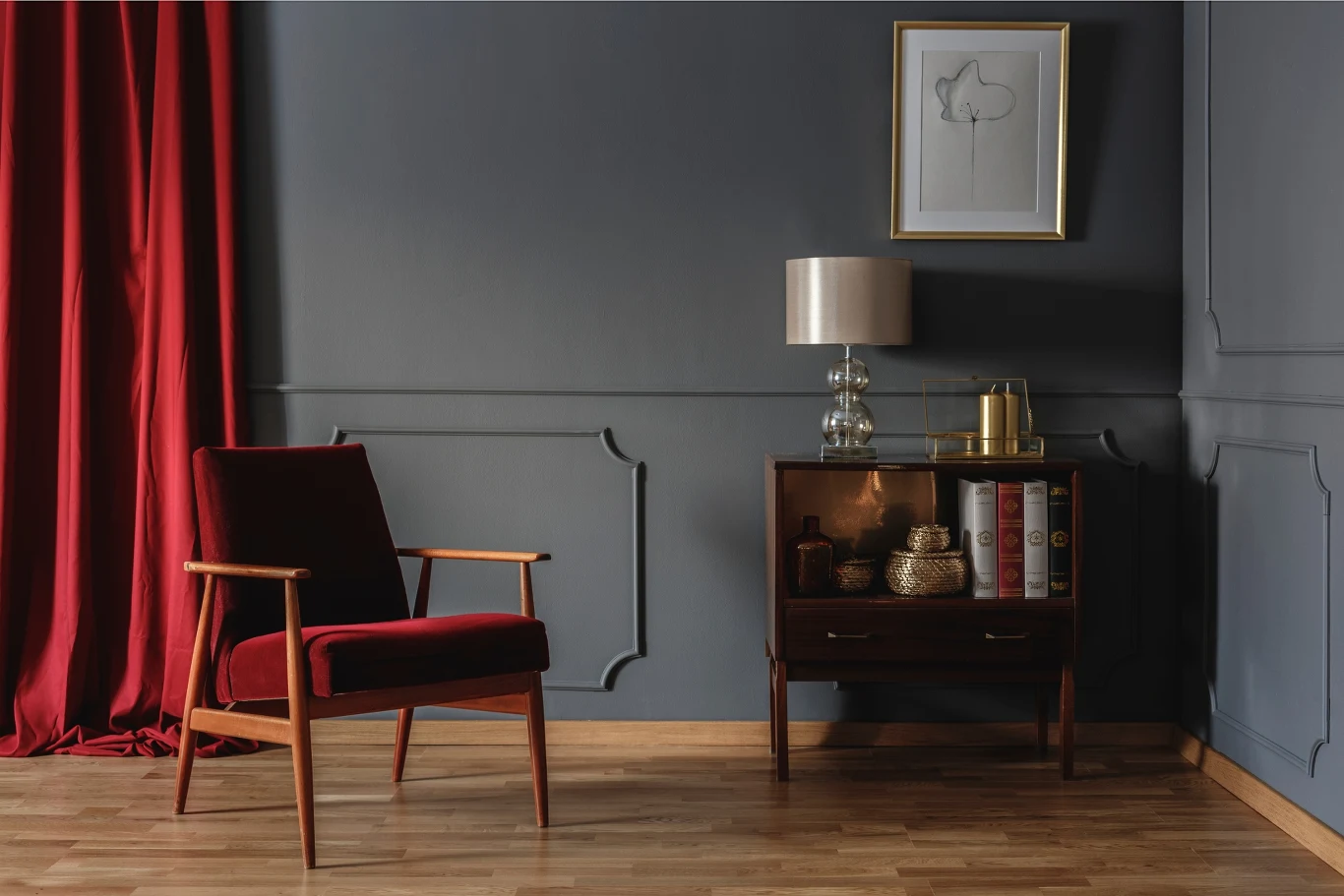 Oxblood to jeden z najmodniejszych kolorów wnętrz w 2025 roku. Oxblood to jeden z najmodniejszych kolorów wnętrz w 2025 roku.