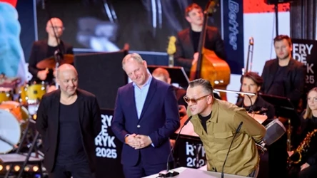 Tomasz Dąbrowski podczas rozdania nagród na Gali Muzyki Jazzowej Fryderyk Festiwal 2025