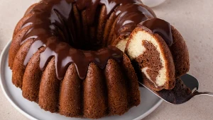 Dwusmakowa babka łaciata to idealny wypiek na Wielkanoc