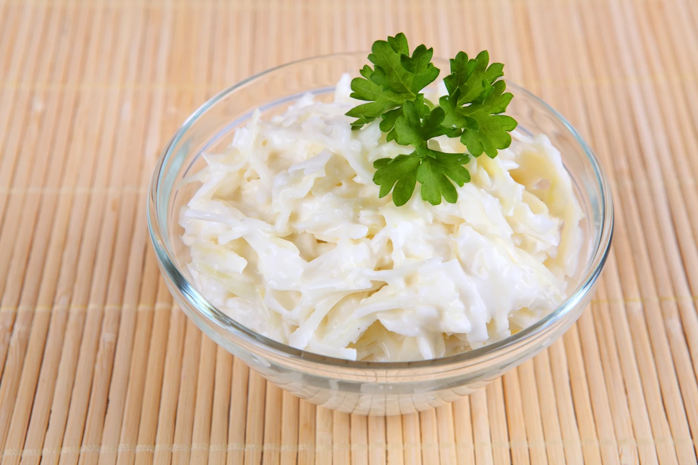 Rzodkiew japońska ma niewiele kalorii, za to dużo witamin i błonnika Rzodkiew japońska ma niewiele kalorii, za to dużo witamin i błonnika