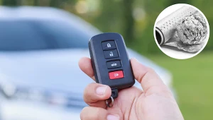 Owiń kluczyki do samochodu folią aluminiową. Pożegnasz poważny problem