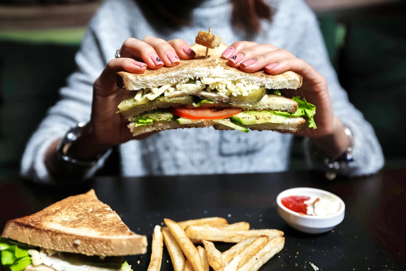 Kanapka może być urozmaicona o różne składniki 