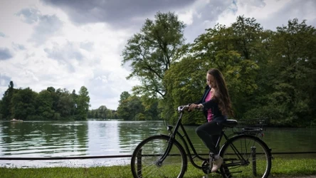 Trasa rowerowa przy Jeziorze Goczałkowickim jest idealna na wiosnę. 