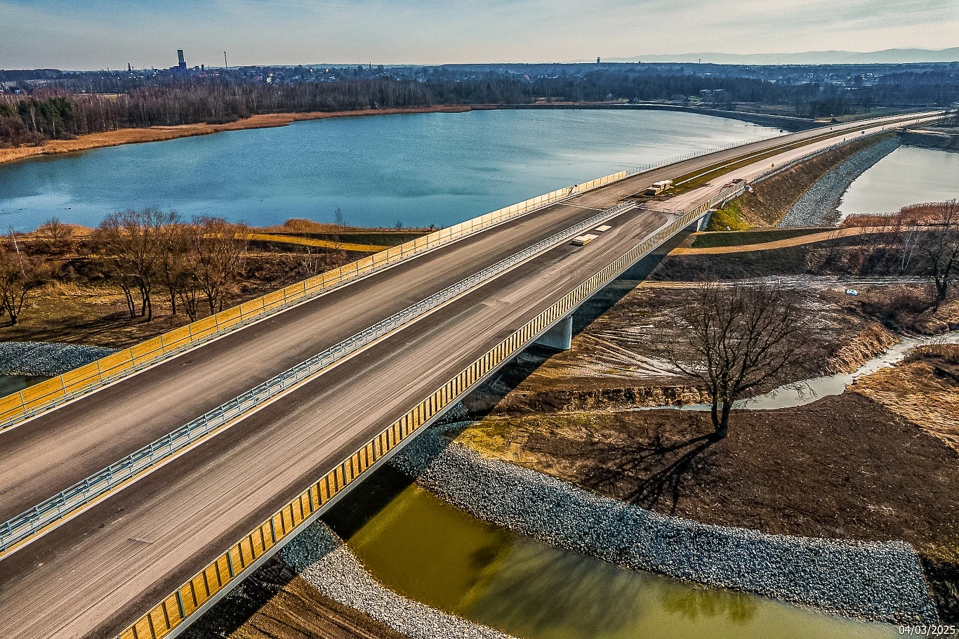 Droga ekspresowa S1 będzie jedną z najbardziej widowiskowych dróg w Polsce. Droga ekspresowa S1 będzie jedną z najbardziej widowiskowych dróg w Polsce.