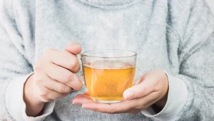 Pobudza metabolizm i przyspiesza trawienie. Pij po jedzeniu by mieć płaski brzuch