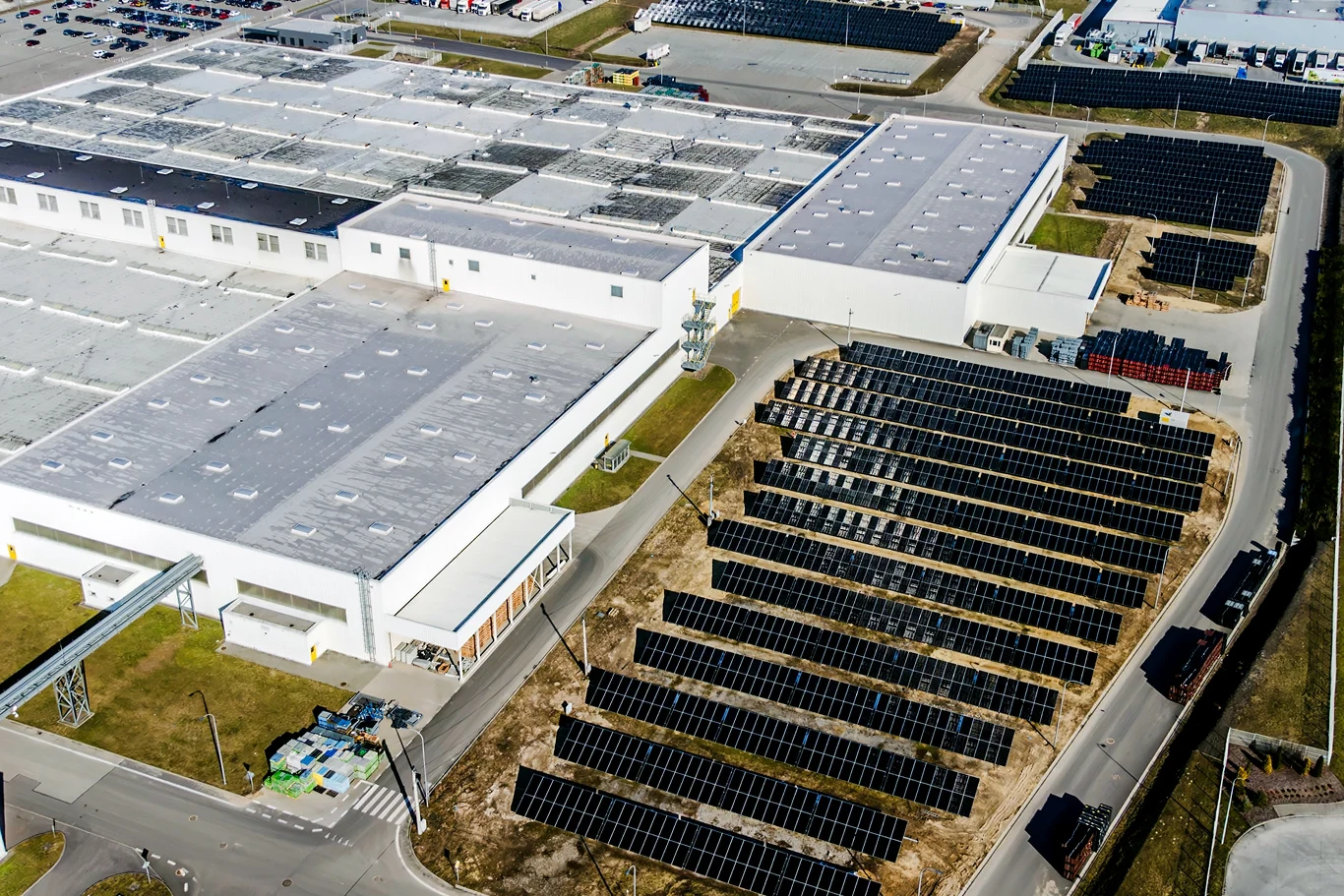 Wielka inwestycja w Polsce. Zapewni 400 miejsc pracy Stellantis zbuduje w Polsce farmę fotowoltaiczną o łącznej mocy 58 MW