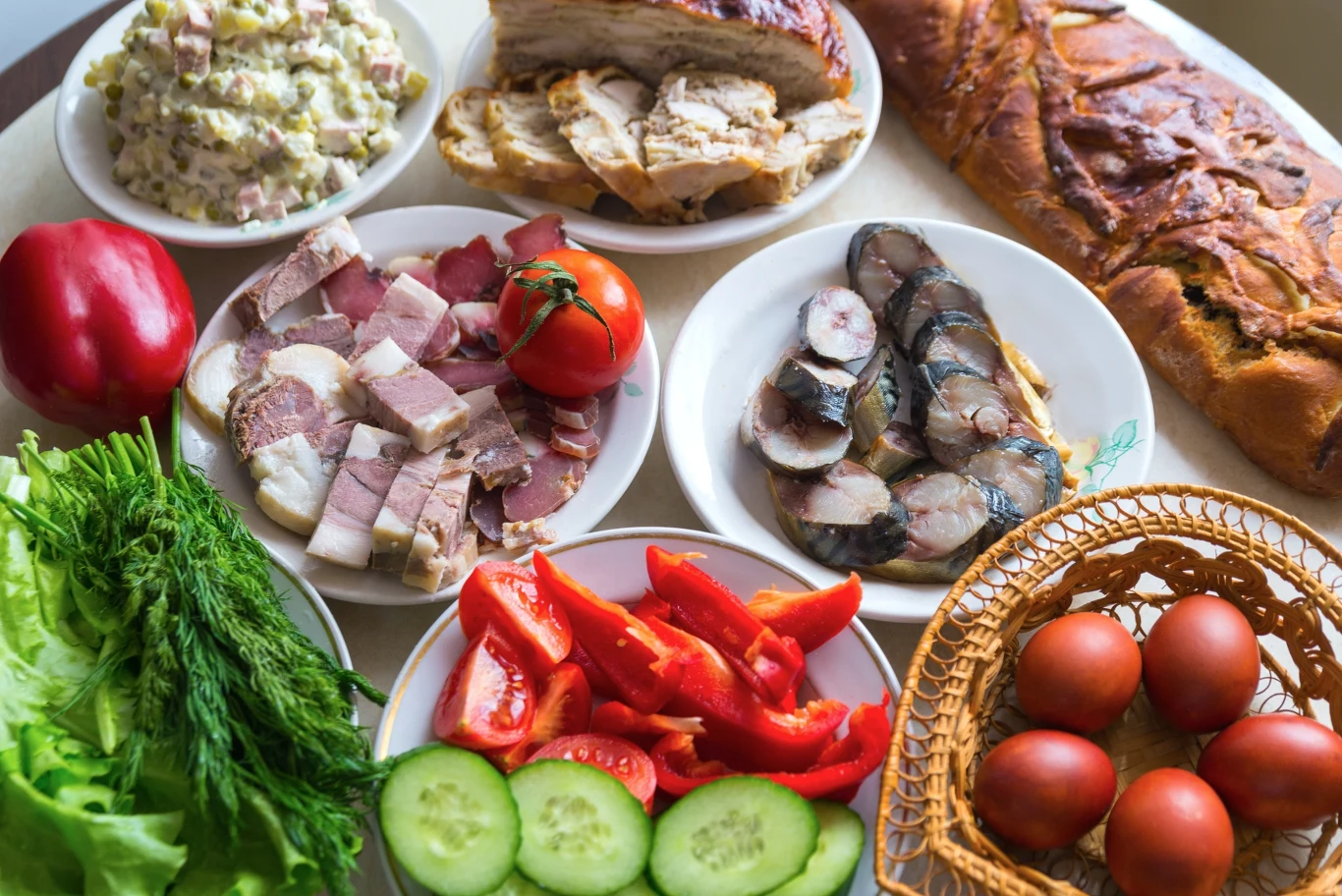 Pamiętaj, żeby położyć świeże warzywa na wielkanocnym stole. Wykorzystaj nowalijki