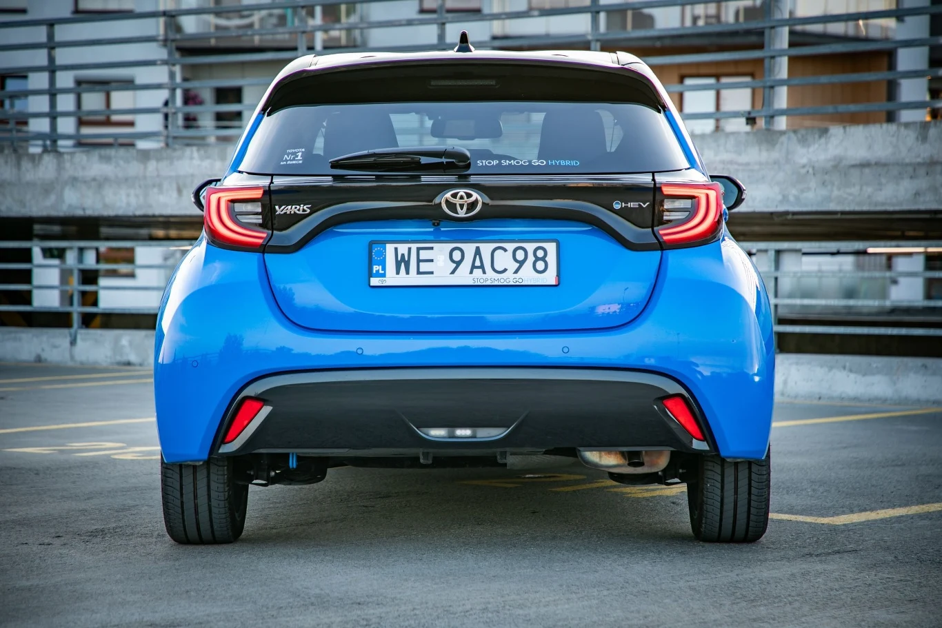 Toyota Yaris dostępna jest z układem hybrydowym w dwóch wariantach mocy - 116 KM lub 130 KM.