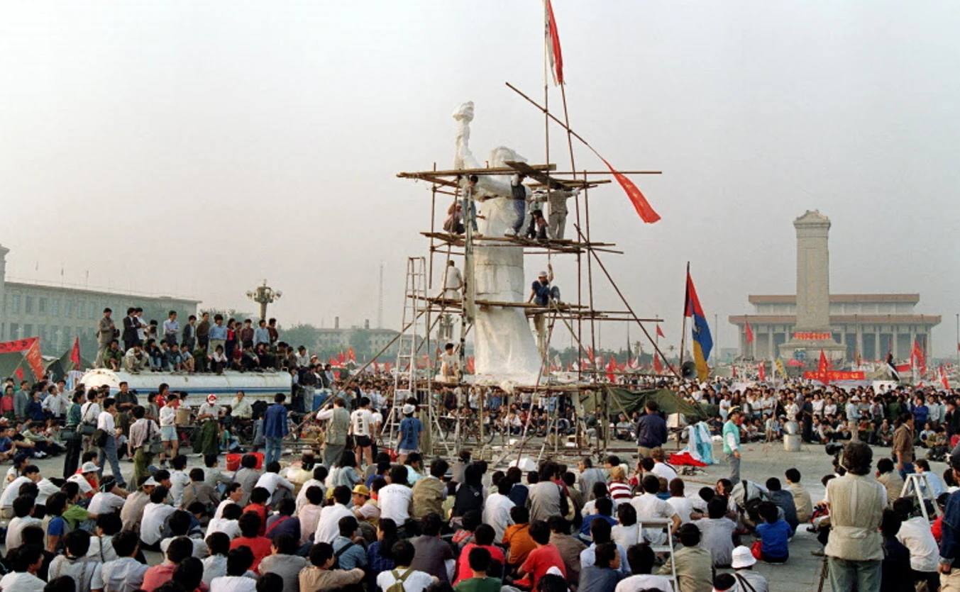Rok 1989. "Statua wolności" na placu Tiananmen