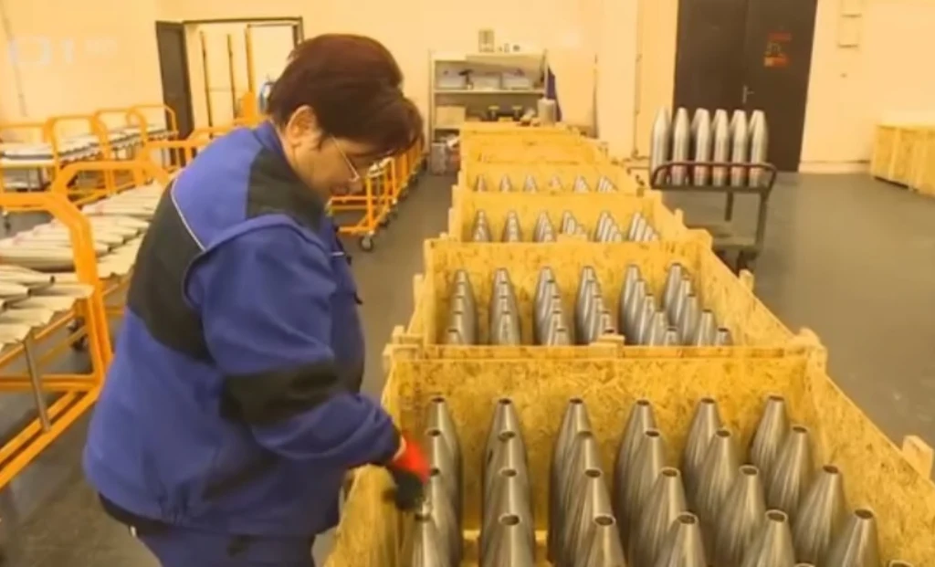 Produkcja pocisków artyleryjskich w zakładzie przemysłowym STV Group Produkcja pocisków artyleryjskich w zakładzie przemysłowym STV Group