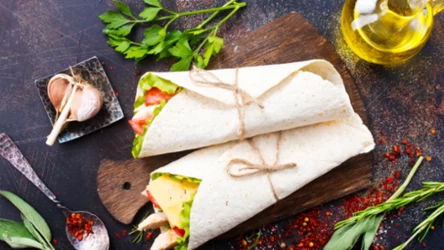 Pyszna i pożywna kolacja w 20 minut. Tortilla w 3 wydaniach - z mięsem, wege i w morskich klimatach