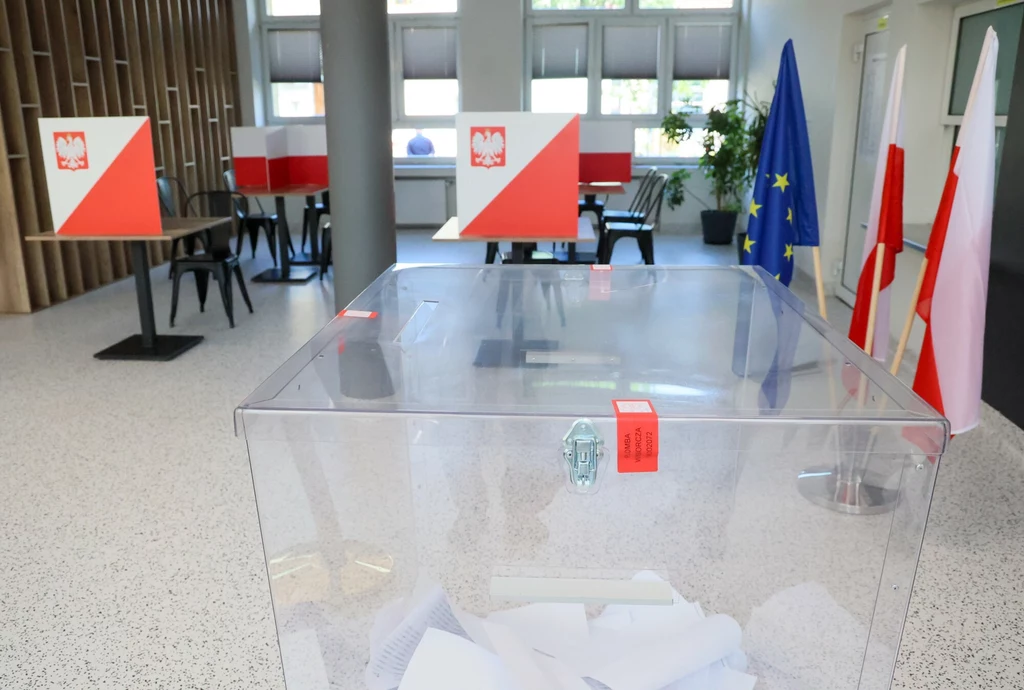 Wybory prezydenckie 2025. PKW zarejestrowała kilku kandydatów i kilkadziesiąt komitetów Wybory prezydenckie 2025. PKW zarejestrowała kilku kandydatów i kilkadziesiąt komitetów