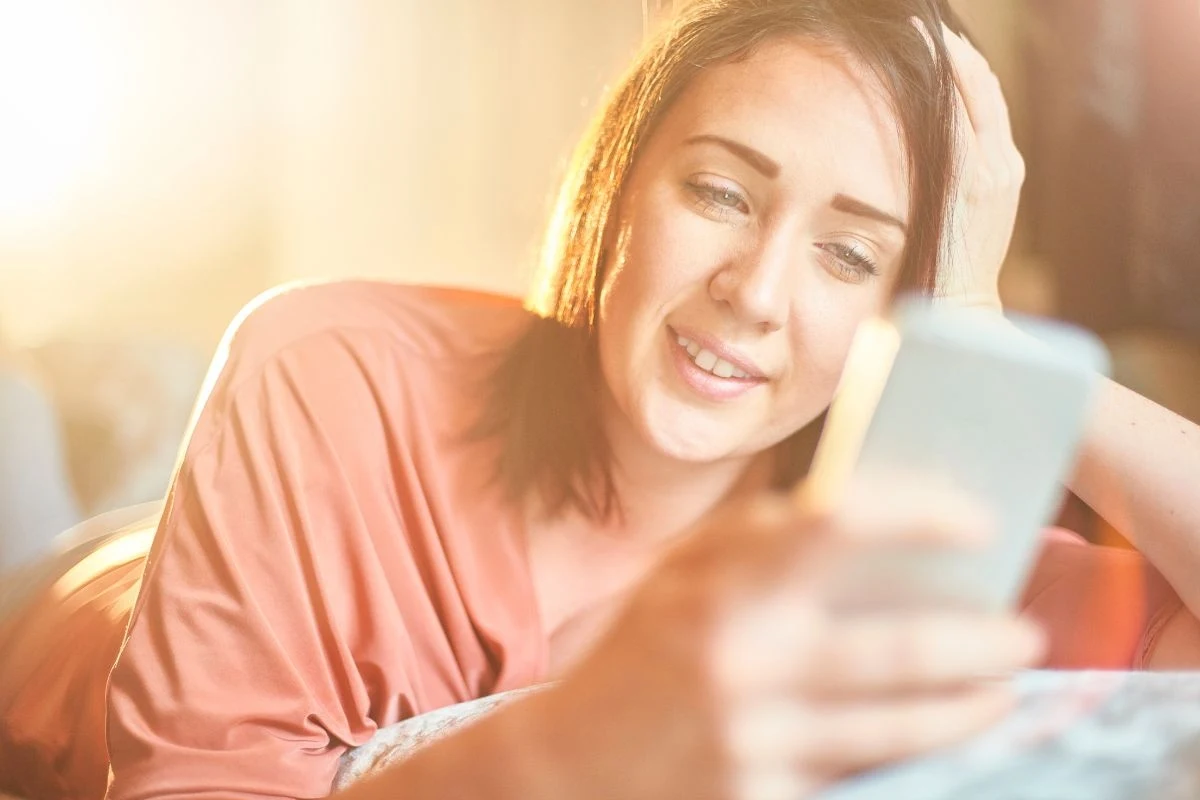 Wiele kobiet w Polsce korzysta z aplikacji randkowych wierząc, że spotka tam miłość swojego życia