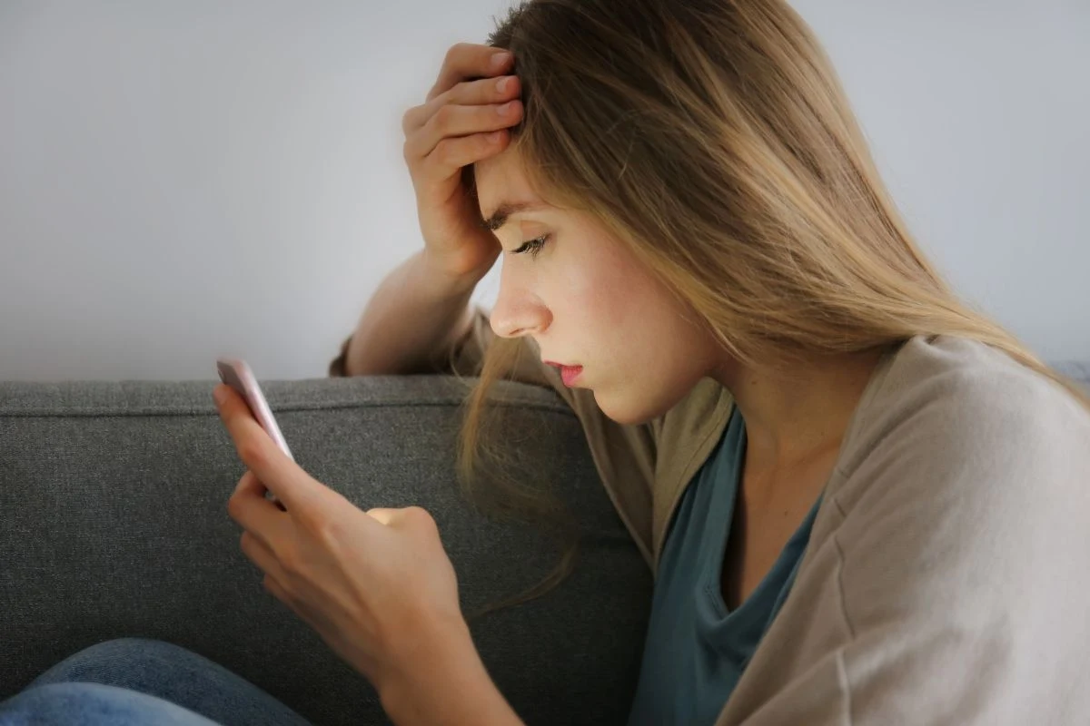 Wyzwiska, obrzydliwe opisy, ohydna bezpośredniość. W rozmowach na aplikacjach nie ma żadnych granic