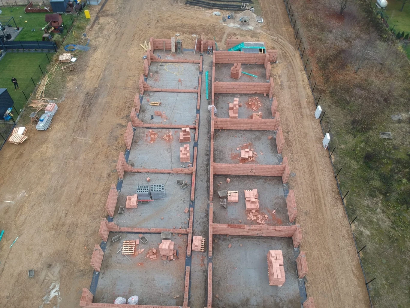 Pozwolenie na budowę określa, że ma to być dom jednorodzinny dwulokalowy