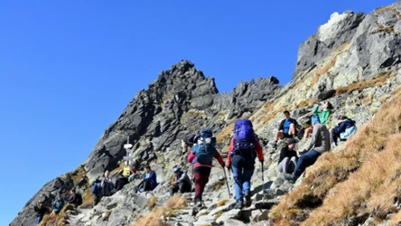 Orla Perć to trasa dla doświadczonych turystów, którzy świadomi ryzyka, potrafią cieszyć się pięknem Tatr z zachowaniem najwyższej ostrożności