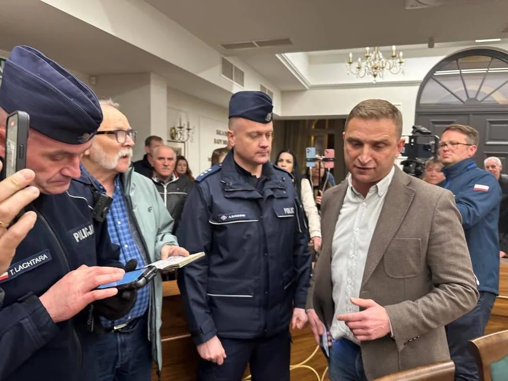 Sesja Rady Miasta w Radomiu przerwana Sesja Rady Miasta w Radomiu przerwana