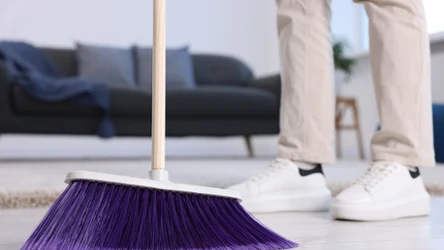 Z naszymi domowymi sposobami skutecznie wyczyścić miotłę. 