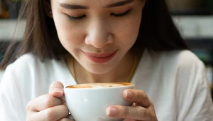 Hojicha latte to podobno konkurencja dla dobrze nam już znanej matchy. Jak działa?