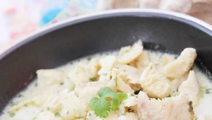 Nie tylko smażona. Ta ryba w sosie jest mniej tłusta i znacznie smaczniejsza