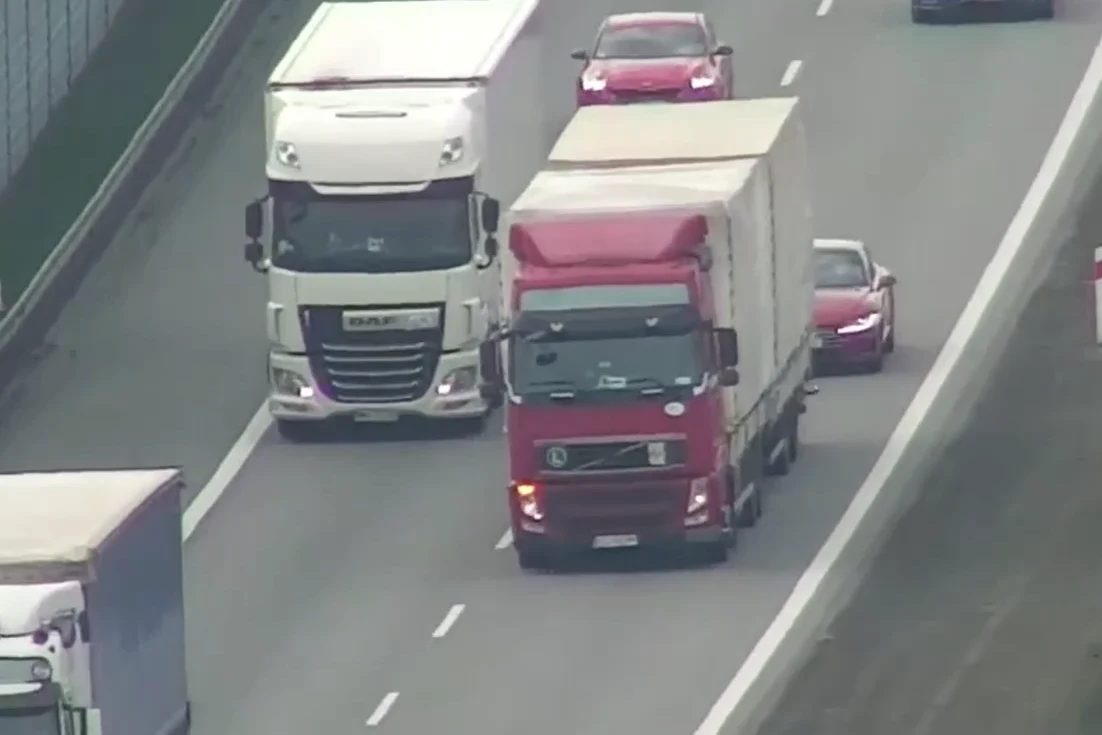 Policjanci patrolowali autostradę A2 dronem. Policjanci patrolowali autostradę A2 dronem.