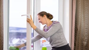 Nie możesz doczyścić parapetów po zimie? Ta mieszanka za grosze rozprawi się z problemem
