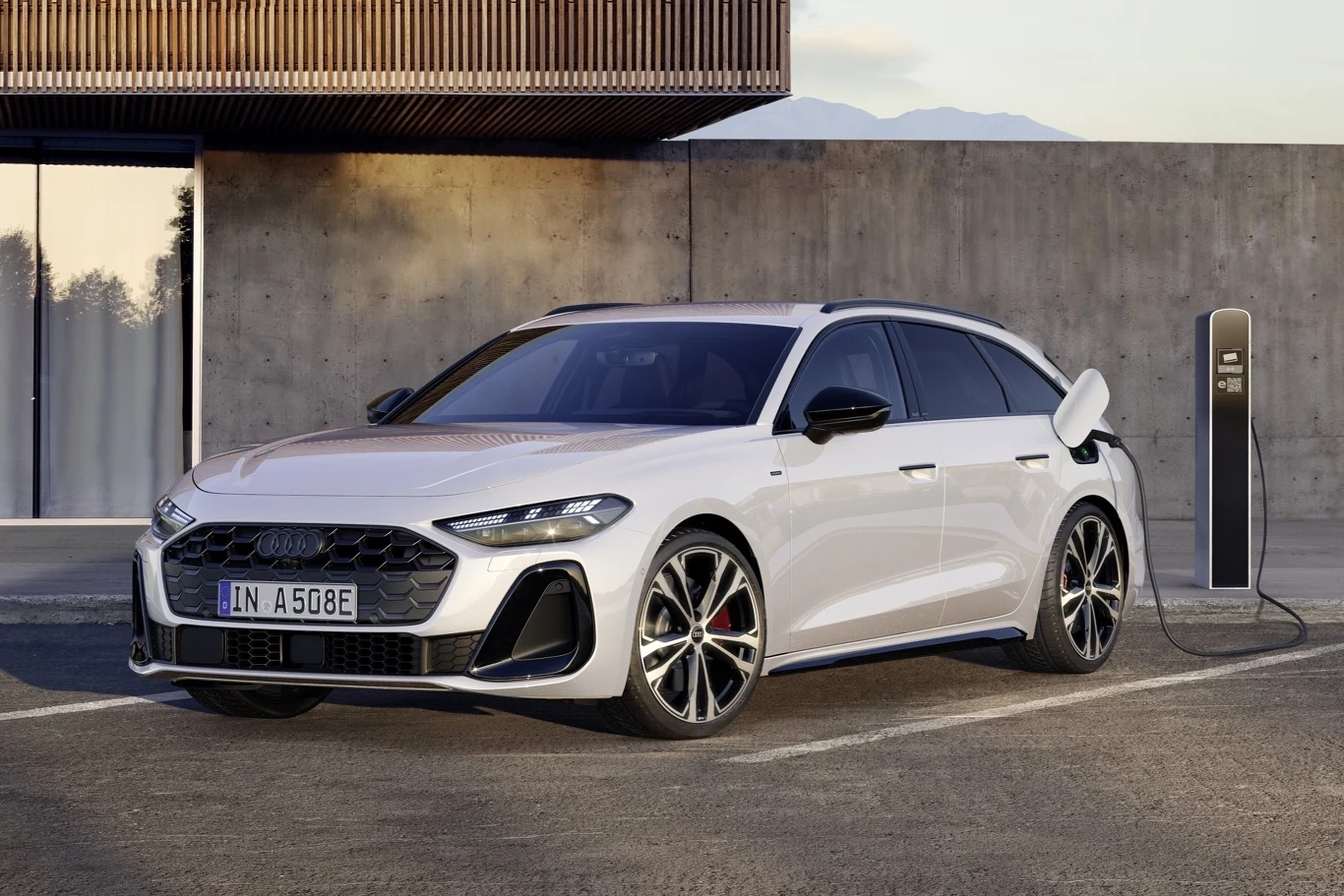 Audi A5 wprowadza nowe oznaczenie dla hybryd plug-in. Teraz to "e-hybrid".