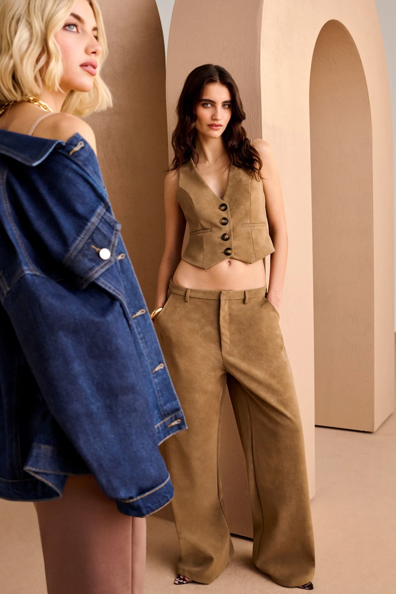 Stylizacje od SHEIN w najmodniejszym kolorze sezonu – mocha