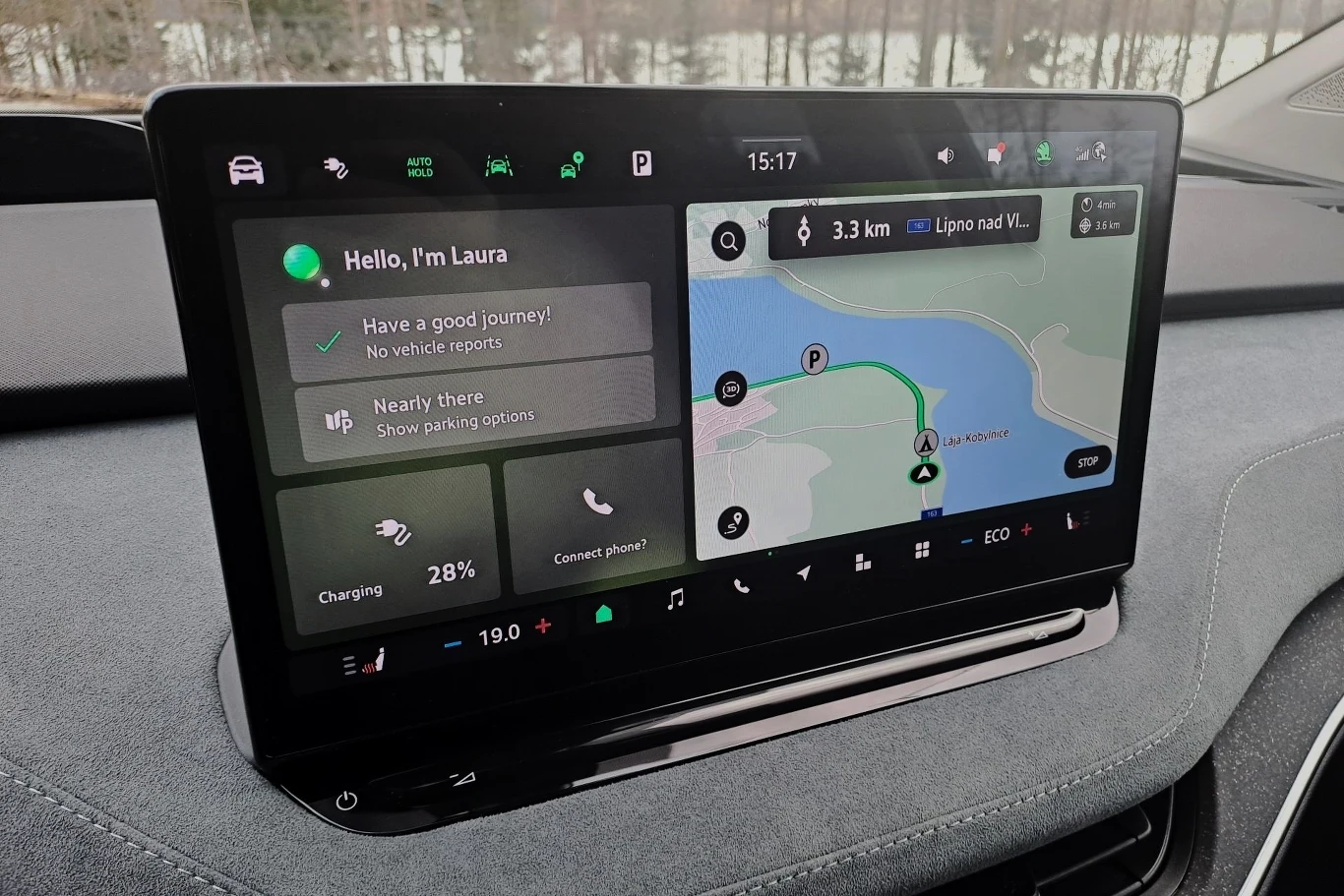 Już w standardzie klienci znajdą 13-calowy ekran multimediów.