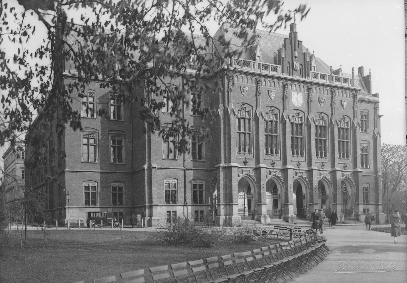 Collegium Novum Uniwersytetu Jagiellońskiego w okresie II Rzeczpospolitej Collegium Novum Uniwersytetu Jagiellońskiego w okresie II Rzeczpospolitej