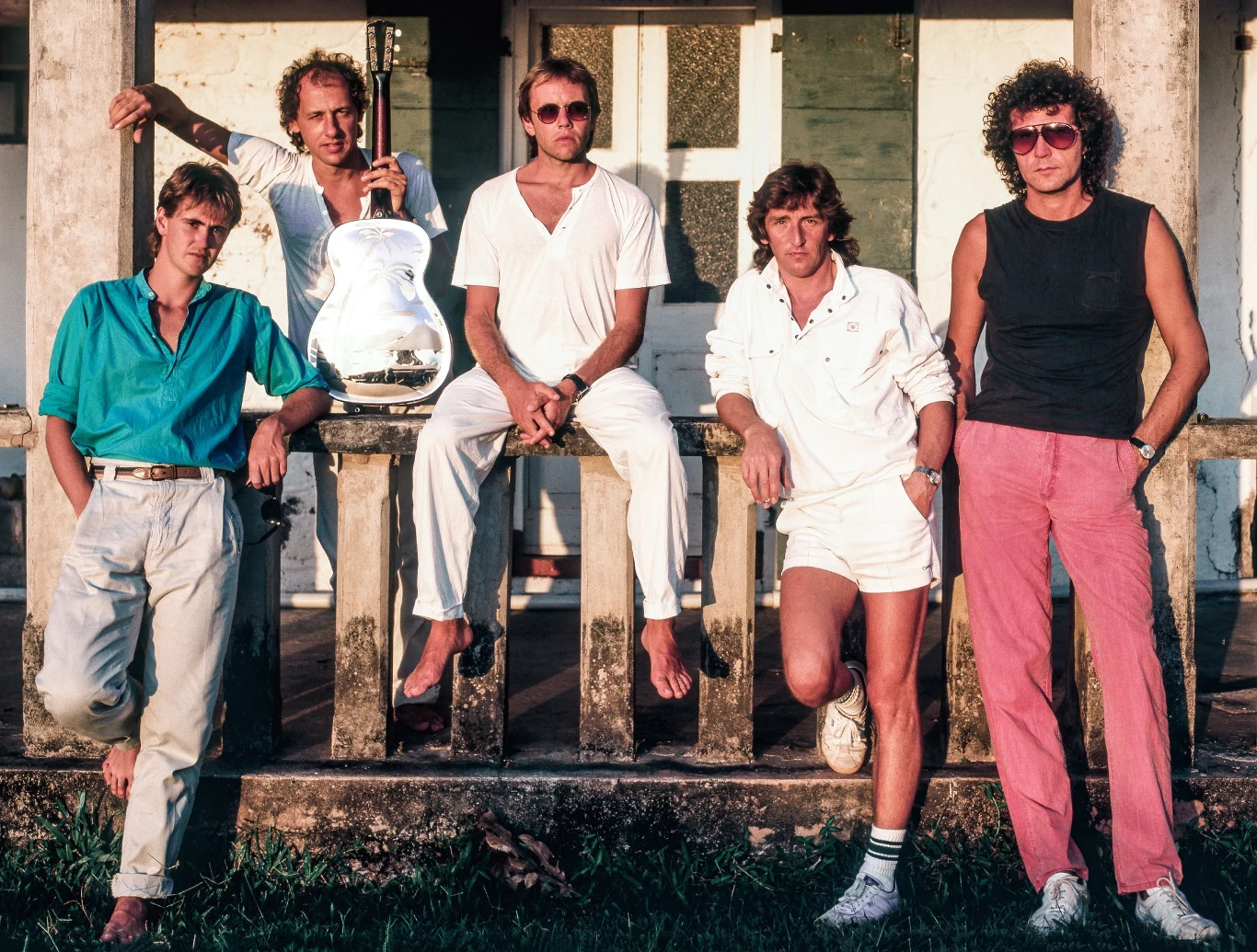 Dire Straits w składzie z płyty "Brothers In Arms" - od lewej: Guy Fletcher, Mark Knopfler, Alan Clark, Terry Williams, John Illsley Dire Straits w składzie z płyty "Brothers In Arms" - od lewej: Guy Fletcher, Mark Knopfler, Alan Clark, Terry Williams, John Illsley