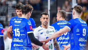 Mateusz Czunkiewicz (w jasnej koszulce) jest jednym z siedmiu zawodników, którzy opuszczają Ślepsk Malow Suwałki