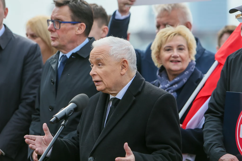 Jarosław Kaczyński na granicy polsko-niemieckiej. "Sytuacja podległości, być może normalna dla Tuska" Jarosław Kaczyński na granicy polsko-niemieckiej. "Sytuacja podległości, być może normalna dla Tuska"