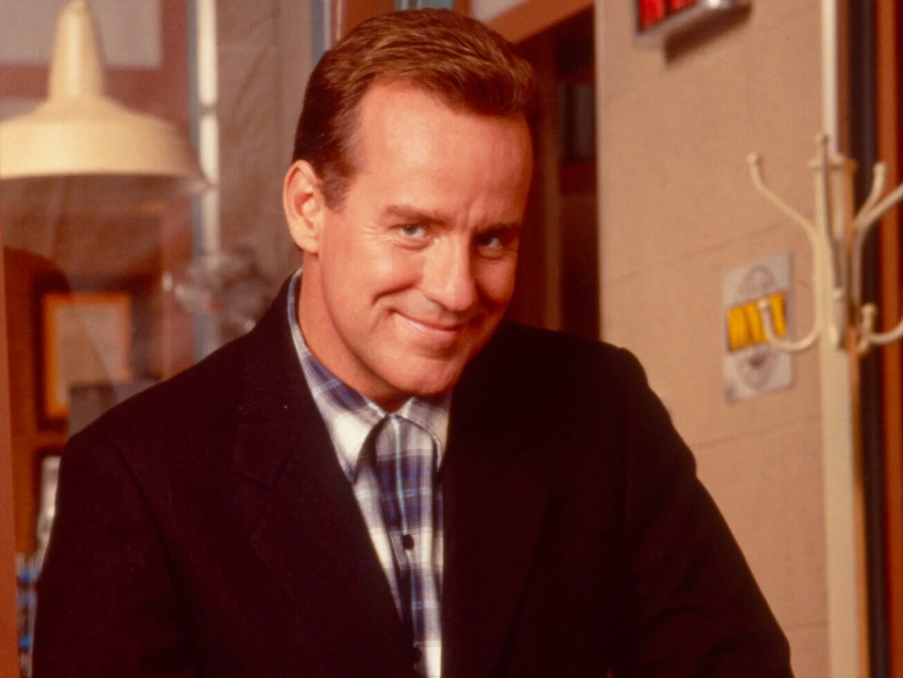 Phil Hartman w serialu "NewsRadio" Phil Hartman w serialu "NewsRadio"