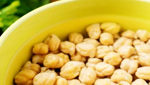 Ciecierzyca, zwana też grochem włoskim, to doskonałe źródło wartościowego białka i błonnika