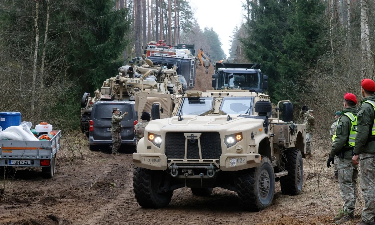 Wydobyto pojazd należący do zaginionych na Litwie żołnierzy armii USA Wydobyto pojazd należący do zaginionych na Litwie żołnierzy armii USA